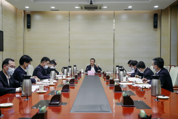 农业农村部召开专题会议强调毫不放松抓好动物防疫工作，严厉打击非法研发使用非瘟疫苗的行为