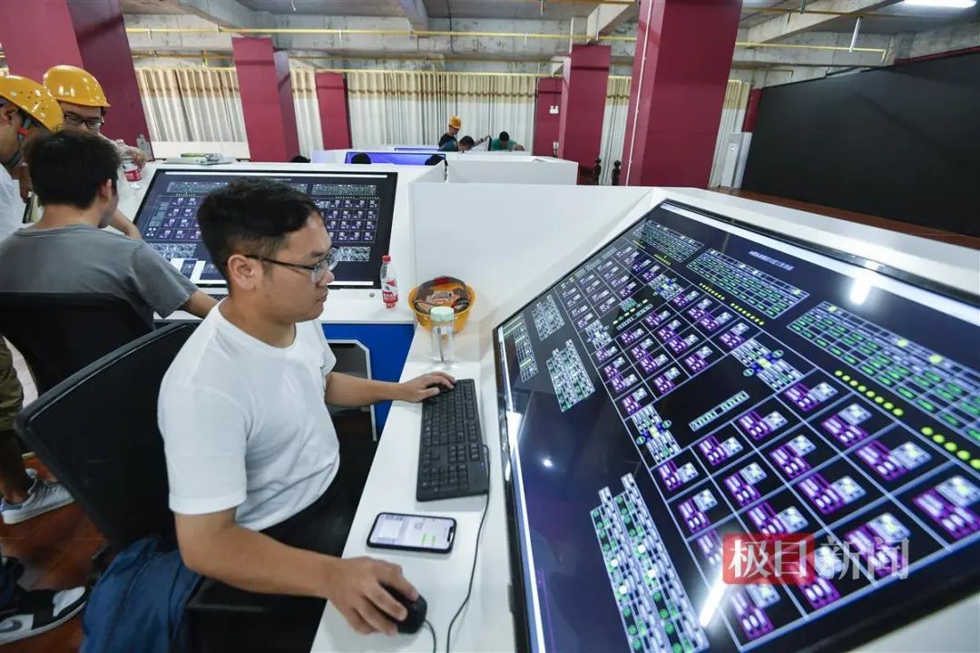 内部细节曝光！26层养猪大楼开启工业化养殖新模式，一键控制3万个点位饲料投喂