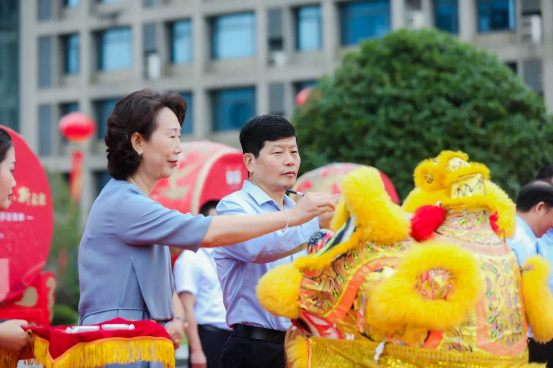 猪业大变局！正邦科技控股股东变更为双胞胎农业，鲍洪星出任董事长