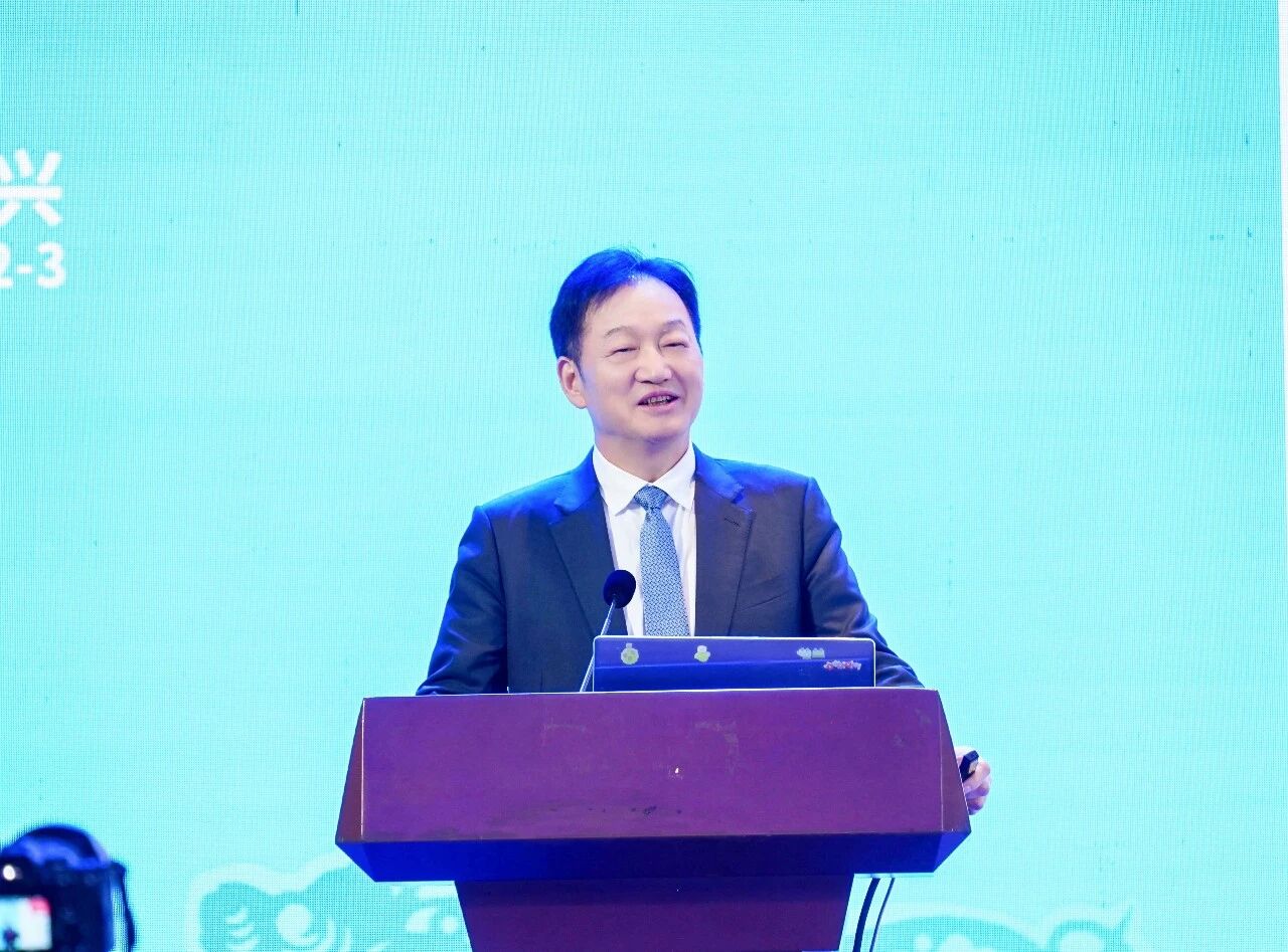 牧原董事长秦英林主旨报告《新时代下企业可持续发展的生态建设》